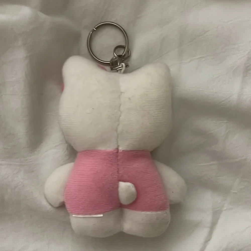 Hello Kitty Keychain - Picture 2 of 3
